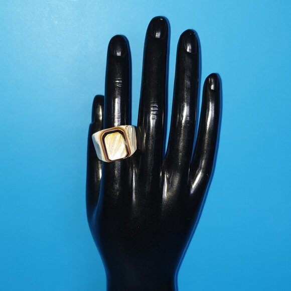 Rare Vintage Hand-Carved Mother of Pearl Seashell Inlay Signet Ring - Picture 11 of 12